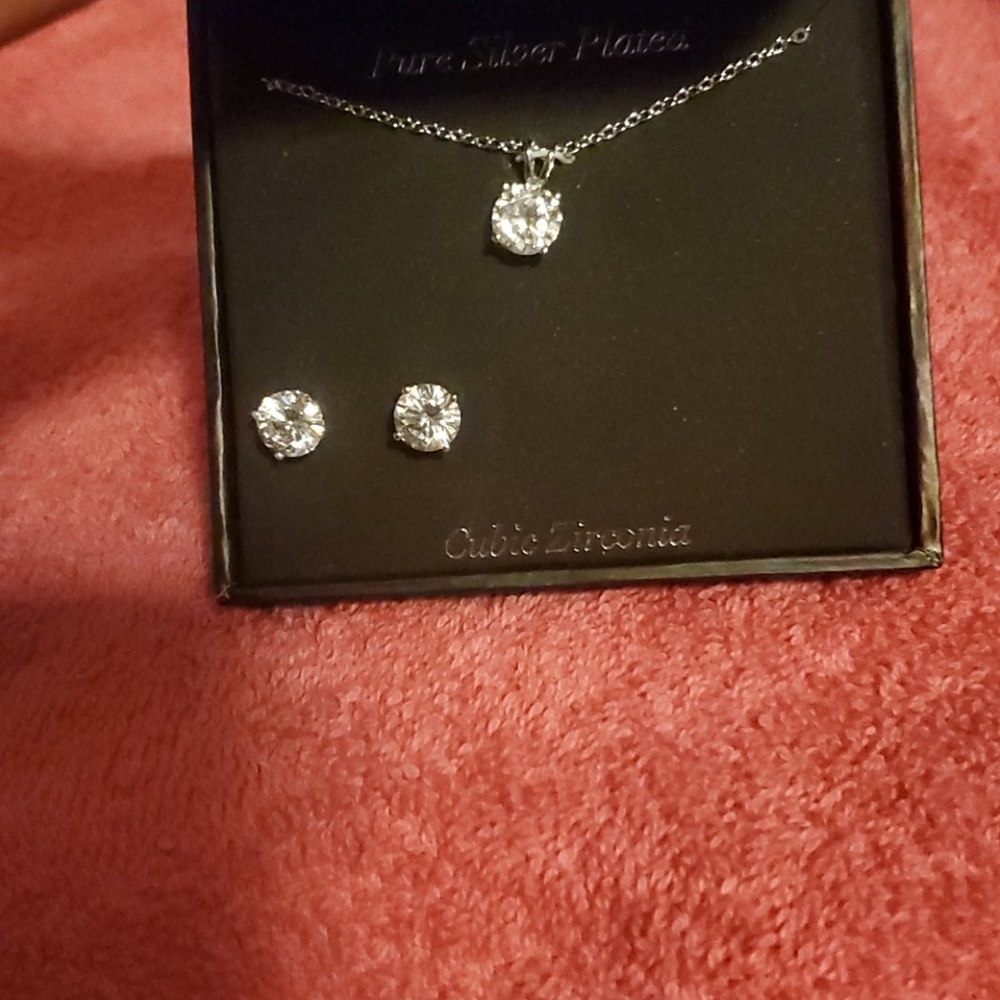 Necklace earrings set